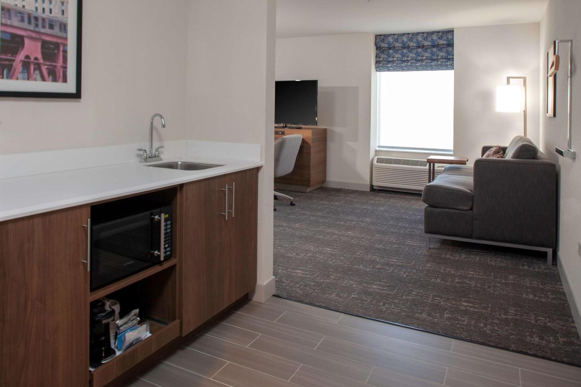 Hampton & Chicago-burr Ridge 3*